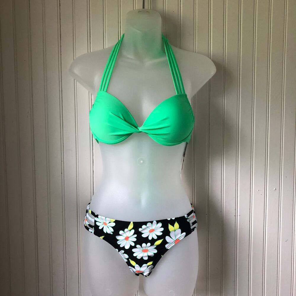 SALT + COVE Juniors Strappy Underwire Push Up Top (XS) Hipster Bottoms (S)